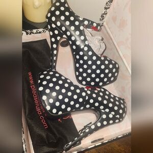 Bordello Black and White Polka Dot Platform Pumps! Size 6
